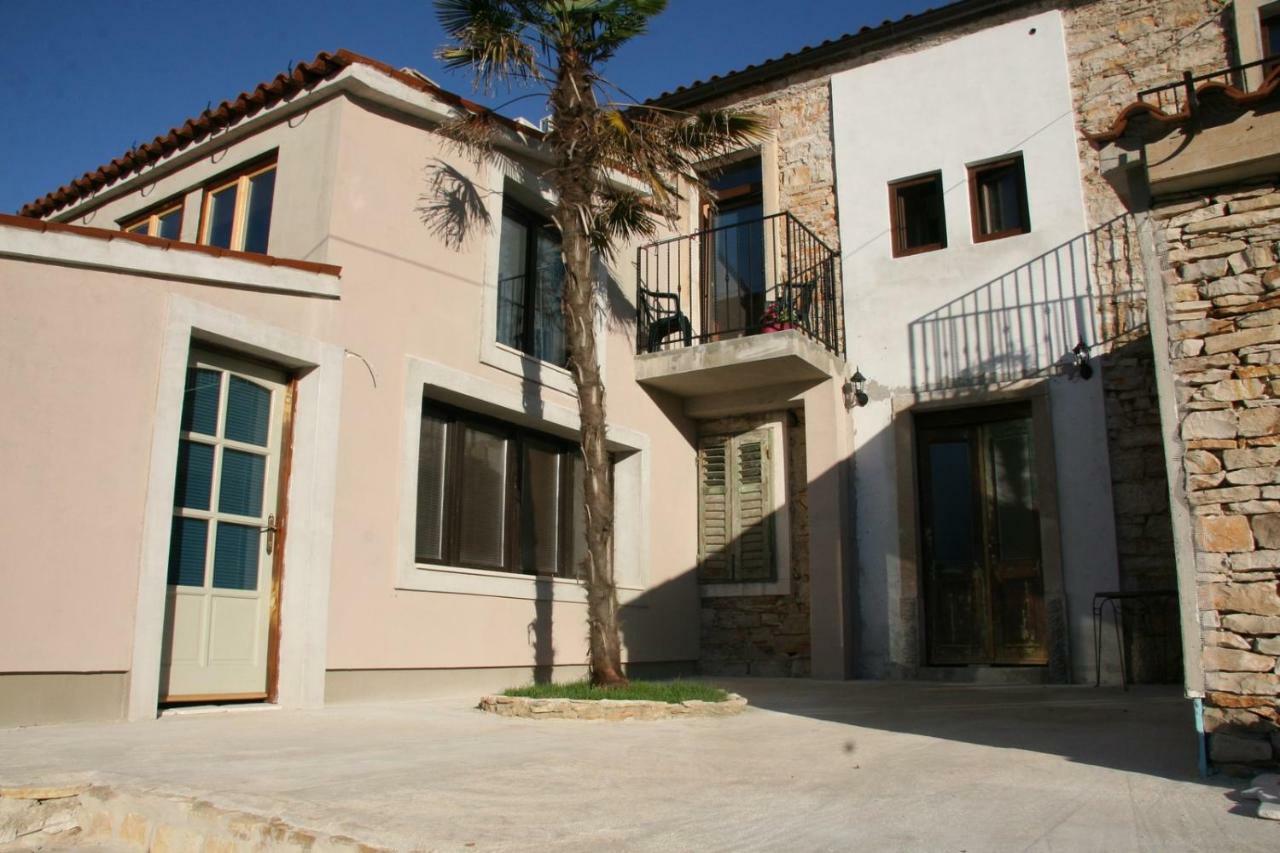 Apartments Sena Pola Esterno foto